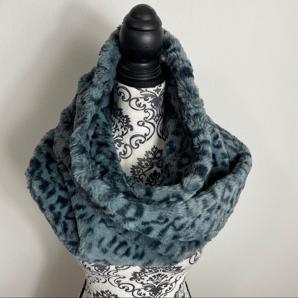 Bebe Leopard Print Cowl Scarf OS - Picture 2 of 4